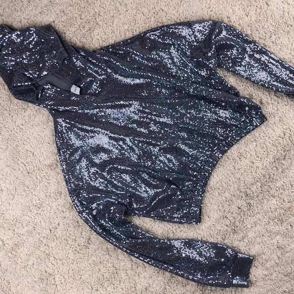 Sequin short set (two-piece) - Picture 3 of 9